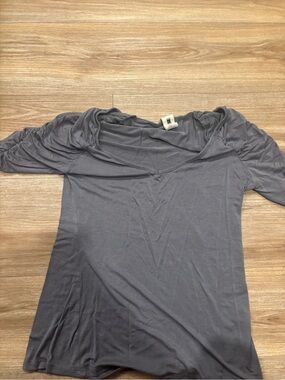 Women's Gray Ruched Sleeve Top needle and thread size medium